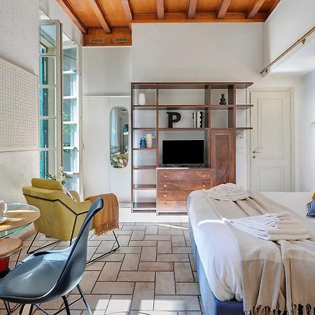 1 Min From Holiday home *
